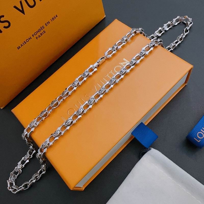 LV Necklace 03lyr686